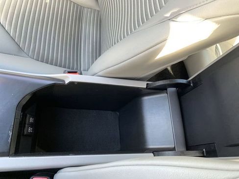 Certified 2020 Toyota Camry SE image 26