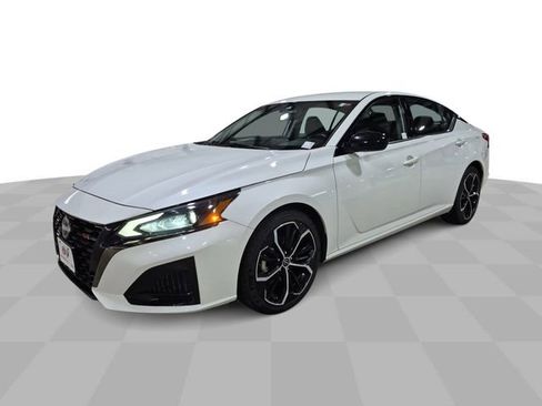 Used 2024 Nissan Altima 2.5 SR FWD image 5