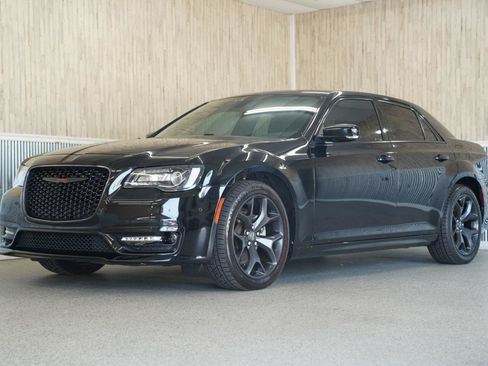 Used 2021 Chrysler 300 S w/ S Model Appearance Package RWD image 4