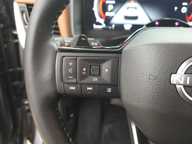 Used 2025 Nissan Rogue Platinum w/ Tech Package FWD image 15