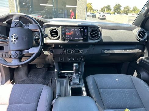Used 2019 Toyota Tacoma TRD Sport RWD image 9