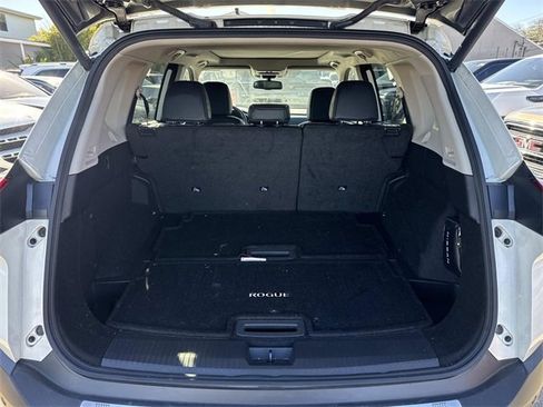 Used 2023 Nissan Rogue SL w/ SL Premium Package image 10