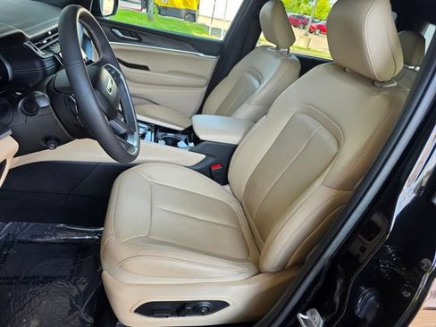 Used 2023 Jeep Grand Cherokee L Limited w/ Luxury Tech Group II AWD/4WD image 26