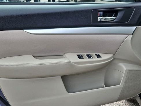 Used 2013 Subaru Outback 2.5i Premium AWD/4WD image 11