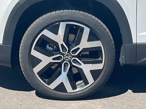 Used 2023 Volkswagen Taos SEL image 9