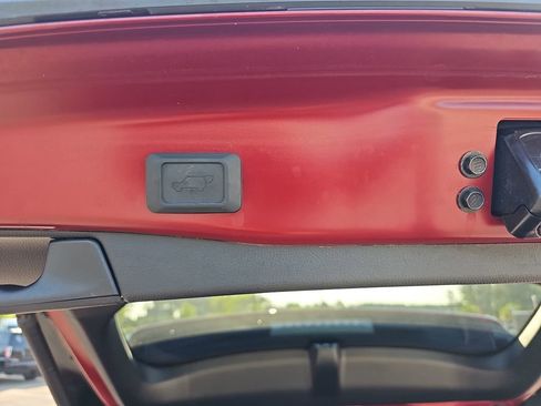 Used 2019 Toyota RAV4 Limited w/ Cold Weather Package FWD image 18