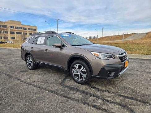 Used 2022 Subaru Outback Limited image 1
