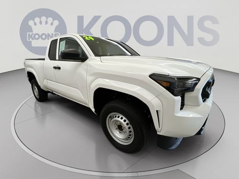 Used 2024 Toyota Tacoma SR RWD image 10