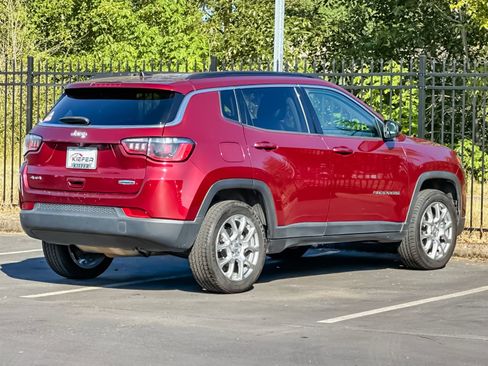 Used 2022 Jeep Compass Latitude AWD/4WD image 4