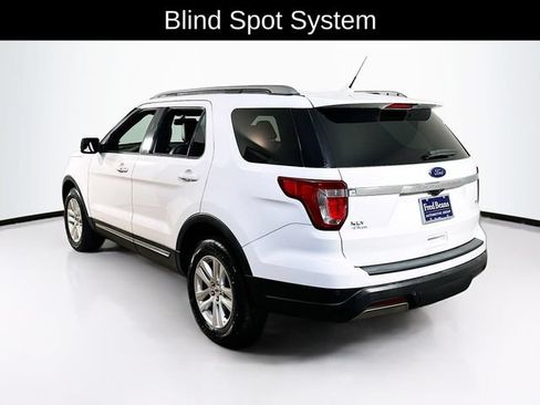 Used 2019 Ford Explorer XLT w/ Equipment Group 202A AWD/4WD image 5