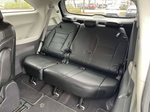 Used 2022 Toyota Sienna LE image 12