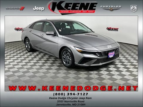 Used 2024 Hyundai Elantra SEL FWD image 1