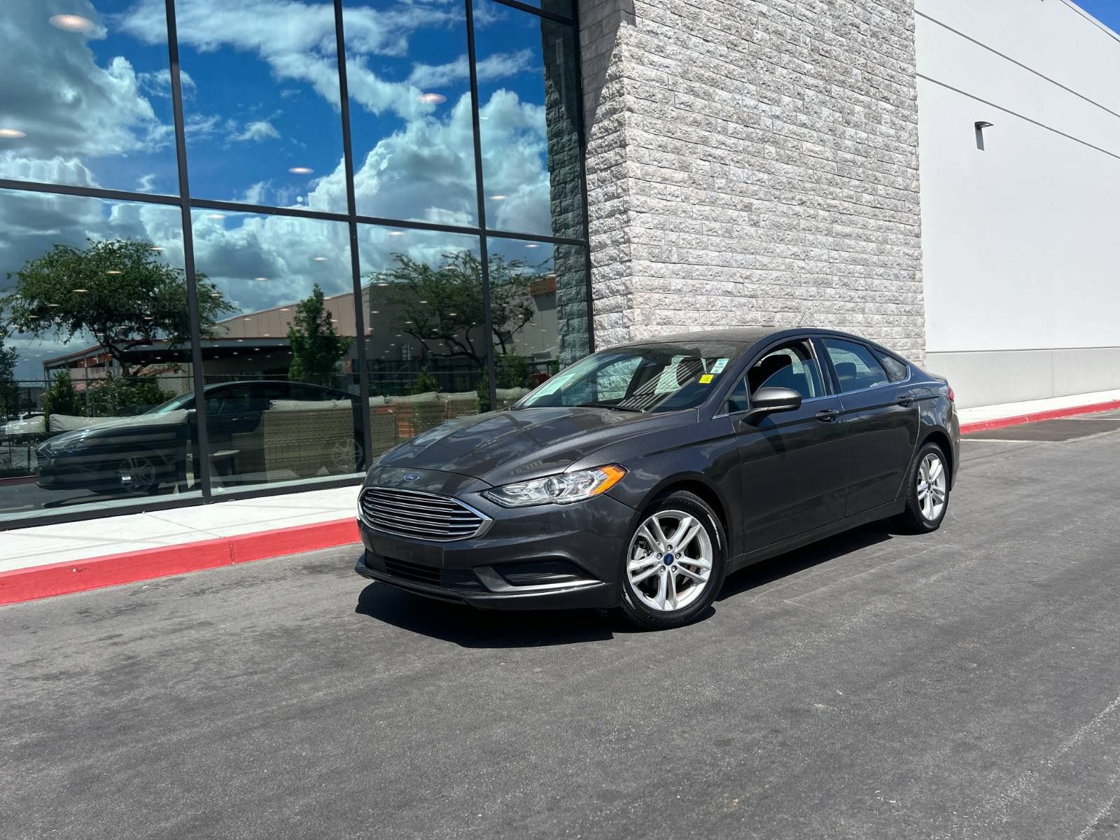 Used 2020 Ford Fusion SE FWD image 33