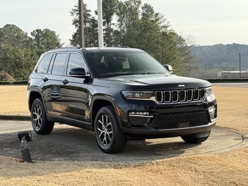 New 2025 Jeep Grand Cherokee Limited image 9