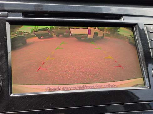 Used 2018 Nissan Rogue SV AWD/4WD image 19