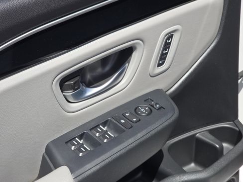 Used 2025 Honda Pilot Touring image 37
