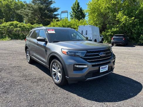 Used 2022 Ford Explorer XLT w/ Equipment Group 202A AWD/4WD image 1