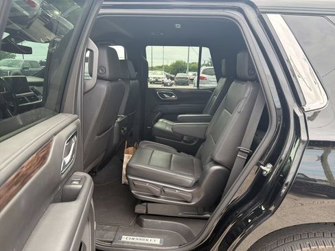 Used 2022 Chevrolet Tahoe LT w/ Luxury Package AWD/4WD image 7