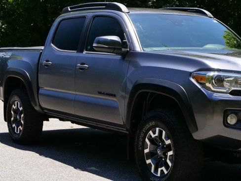 Used 2021 Toyota Tacoma TRD Off-Road w/ Blackout Package (TMS) AWD/4WD image 47