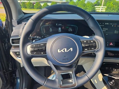 New 2025 Kia Sportage EX image 17