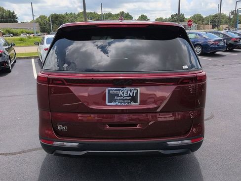 Used 2024 Kia Carnival LX FWD image 6