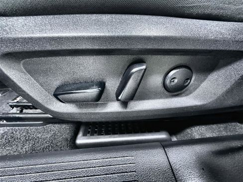 Used 2023 Nissan Rogue SV image 13