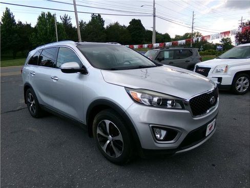 Used 2017 Kia Sorento EX w/ EX Advanced Touring Package AWD/4WD image 16