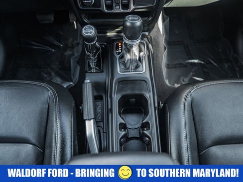 Used 2022 Jeep Wrangler Unlimited Sahara w/ Cold Weather Group image 34