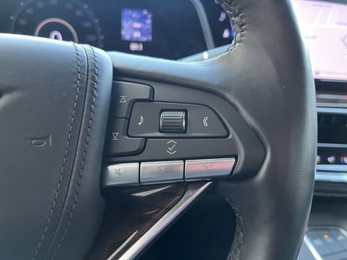 Used 2022 Cadillac Escalade ESV Premium Luxury Platinum image 17