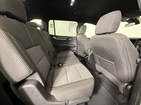 Used 2025 GMC Acadia Elevation image 16