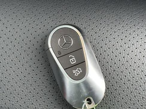 Certified 2026 Mercedes-Benz GLC 300 4MATIC image 36