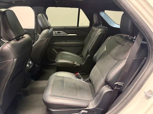 Used 2025 Ford Explorer ST AWD/4WD image 18