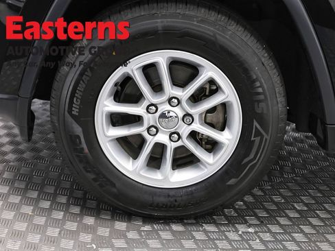 Used 2018 Jeep Grand Cherokee Laredo RWD image 31