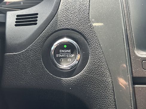 Used 2018 Ford Explorer XLT w/ Equipment Group 202A AWD/4WD image 17