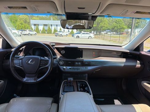 Used 2018 Lexus LS 500 AWD w/ Accessory Package (Z1) image 8