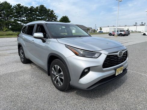 Used 2023 Toyota Highlander XLE AWD/4WD image 8