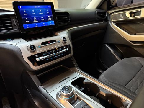 Used 2020 Ford Explorer XLT image 27