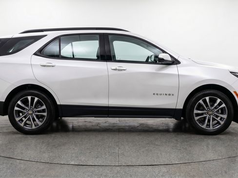 Used 2025 Chevrolet Equinox LT FWD image 11