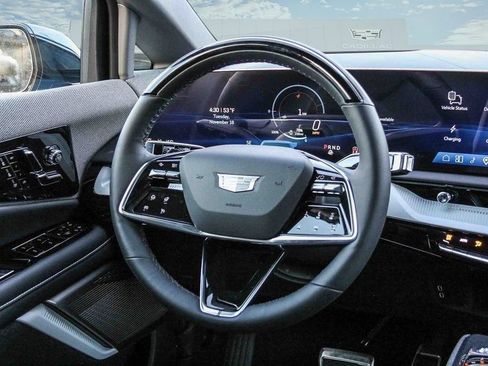 Used 2026 Cadillac Optiq Luxury 2 image 26