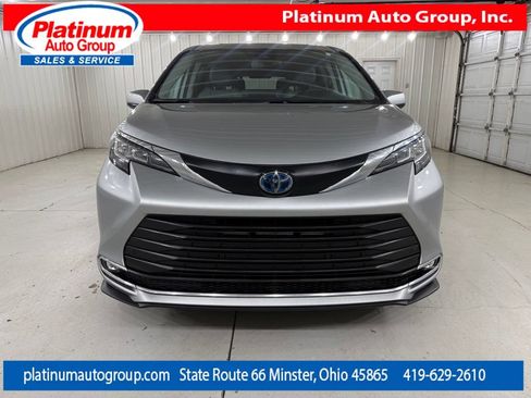Used 2023 Toyota Sienna XLE AWD/4WD image 8
