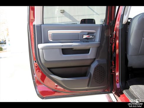 Used 2017 RAM 2500 SLT w/ Luxury Group image 30