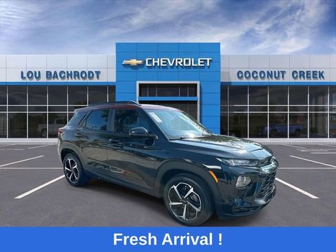 Used 2023 Chevrolet TrailBlazer RS FWD image 2