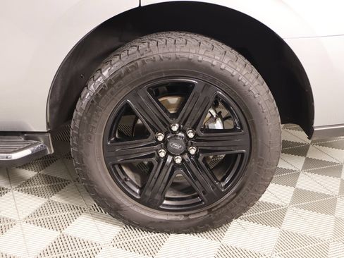 Used 2020 Ford Expedition XLT w/ Equipment Group 202A AWD/4WD image 21