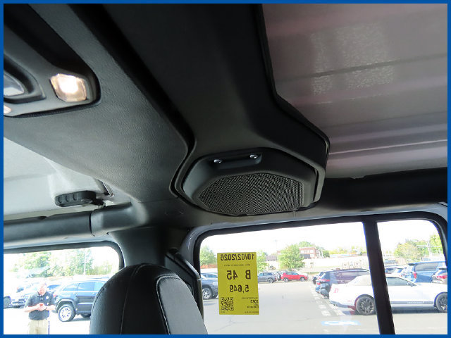 Used 2023 Jeep Gladiator Mojave w/ Cold Weather Group AWD/4WD image 12