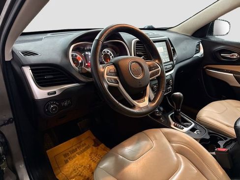 Used 2017 Jeep Cherokee Latitude w/ True North Edition AWD/4WD image 10