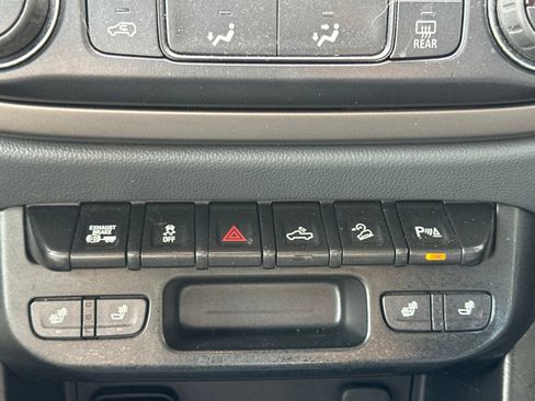 Used 2019 Chevrolet Colorado Z71 AWD/4WD image 25