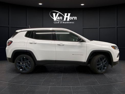 New 2026 Jeep Compass Latitude AWD/4WD image 8