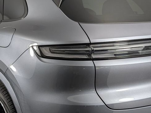 New 2026 Porsche Cayenne E-Hybrid AWD/4WD image 16