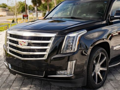Used 2016 Cadillac Escalade ESV Luxury AWD/4WD image 7
