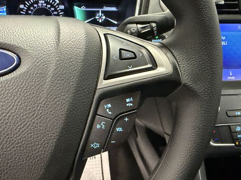 Used 2020 Ford Fusion SE FWD image 15